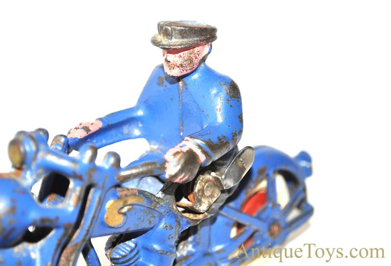 Hubley Cast Iron Motorcycle Cop with Battery Operated Light <FONT COLOR="ff000 ">*SOLD*</font> - Image 7
