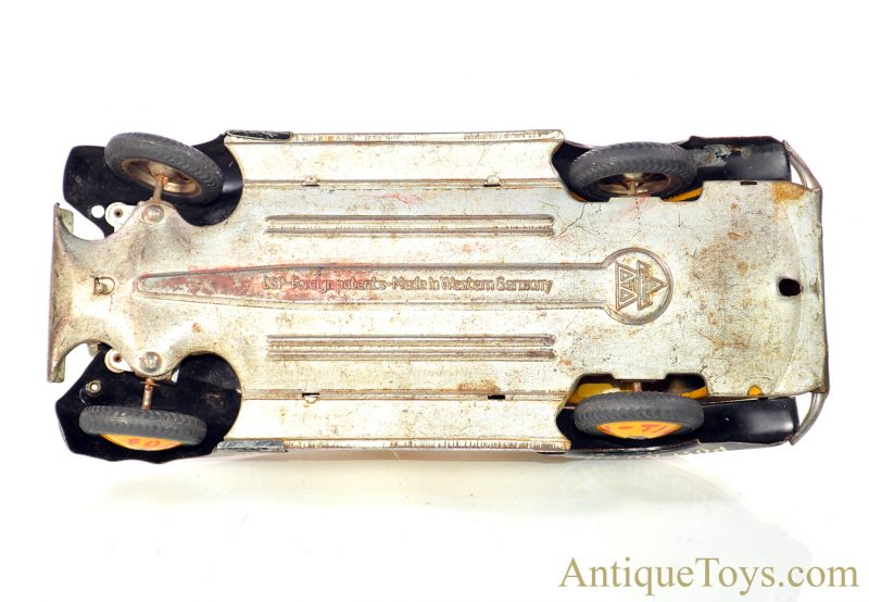 Arnold ca. 1950’s TL-1920 Hochzeitsauto “Tin Lizzy” Tin Lithographed Old Jalopy Car with Figures for Parts for Sale - Image 7