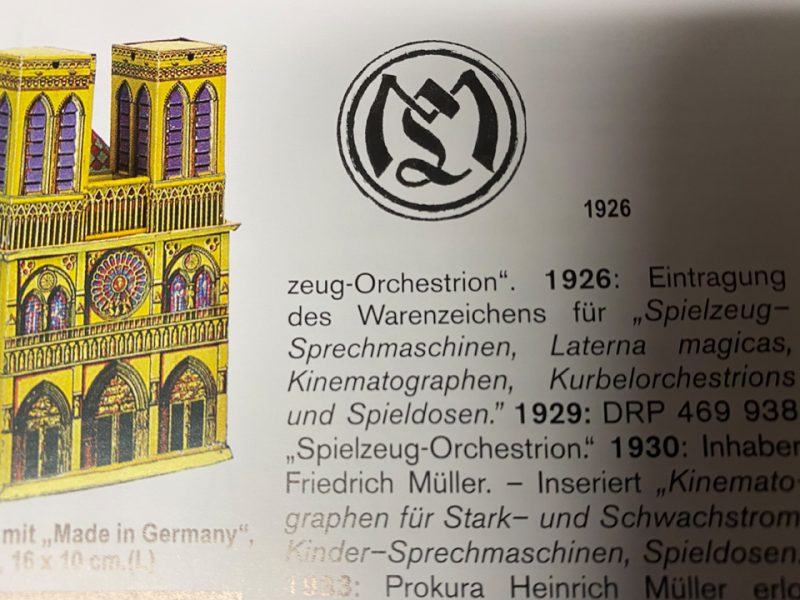 Leonhard Müller ca. 1924 German Pre-War Tin Lithographed Hand Crank Notre Dame Cathedral Organ Music Box for Sale <FONT COLOR="ff000 ">*SOLD*</font> - Image 13