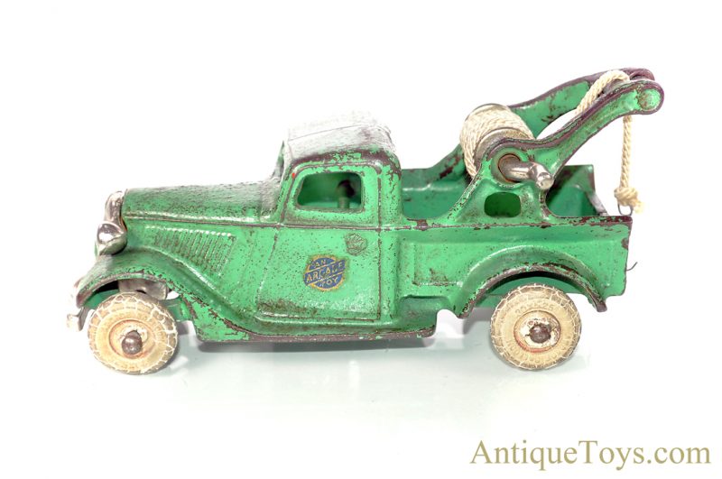 Arcade Rare ca. 1930's No. 202 Cast Iron Green Wrecker Tow Truck <FONT COLOR="ff000 ">*SOLD*</font> - Image 3
