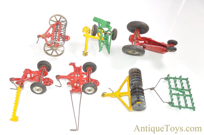 Arcade Cast Iron No. 686 Farm Set & No. 420 Assorted Farm Toys 7pc Set <FONT COLOR="ff000 ">*SOLD*</font> - Image 2