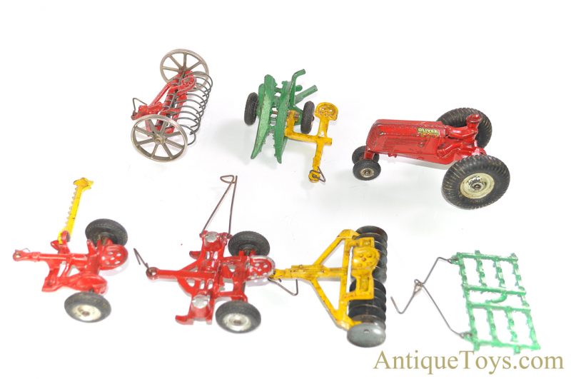 Arcade Cast Iron No. 686 Farm Set & No. 420 Assorted Farm Toys 7pc Set <FONT COLOR="ff000 ">*SOLD*</font>