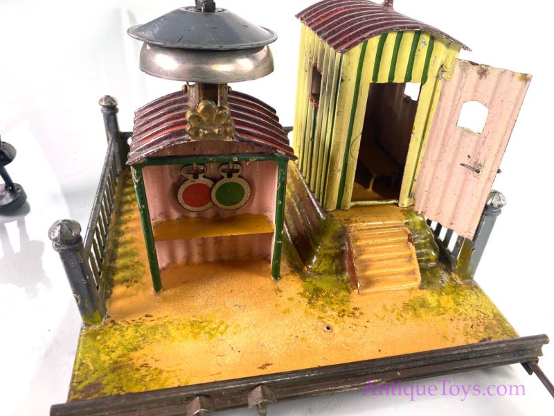 Marklin Train Worker Station with Bell and Track for Sale <FONT COLOR="ff000 ">*SOLD*</font> - Image 7