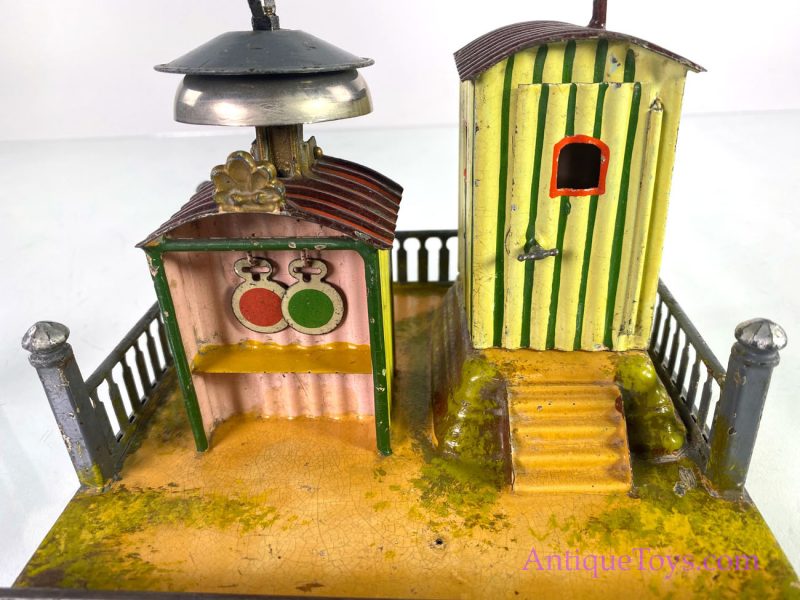 Marklin Train Worker Station with Bell and Track for Sale <FONT COLOR="ff000 ">*SOLD*</font> - Image 2