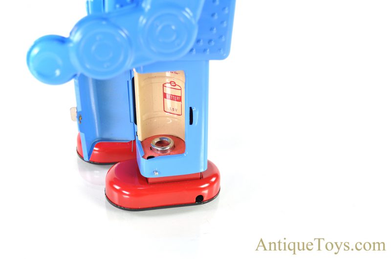 HaHa Toy Tin Lithographed Battery Operated “Smoking Spaceman” TR2011 Blue Edition Chinese Toy Robot <FONT COLOR="ff000 ">*SOLD*</font> - Image 8