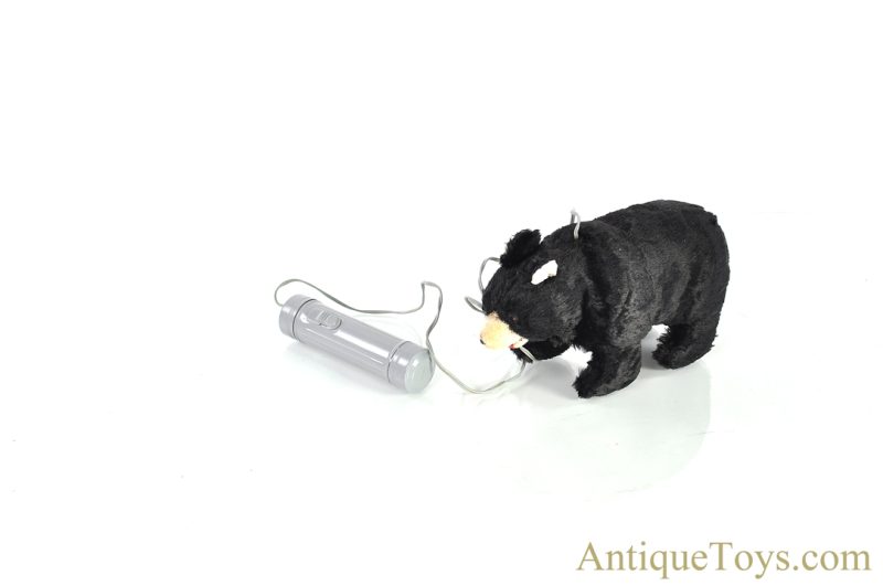 Masudaya Modern Toys (MT) "The Battery Operated Walking Bear Bruno" Japanese Toy with Box <FONT COLOR="ff000 ">*SOLD*</font> - Image 2