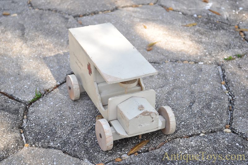 Auto-Crat Shapleigh Hardware Co. ca. 1918 Wooden Red Cross Ambulance <FONT COLOR="ff000 ">*SOLD*</font> - Image 3