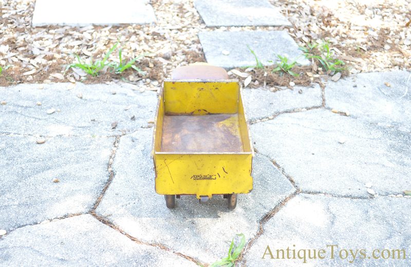Structo Manufacturing Co. Pressed Steel Diamond T Construction Co. Dump Truck <FONT COLOR="ff000 ">*SOLD*</font> - Image 6