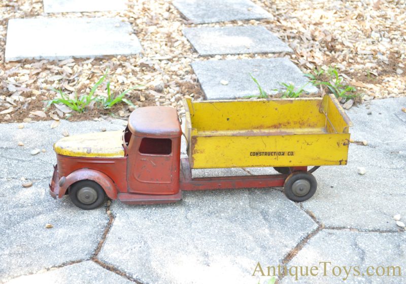 Structo Manufacturing Co. Pressed Steel Diamond T Construction Co. Dump Truck <FONT COLOR="ff000 ">*SOLD*</font> - Image 2