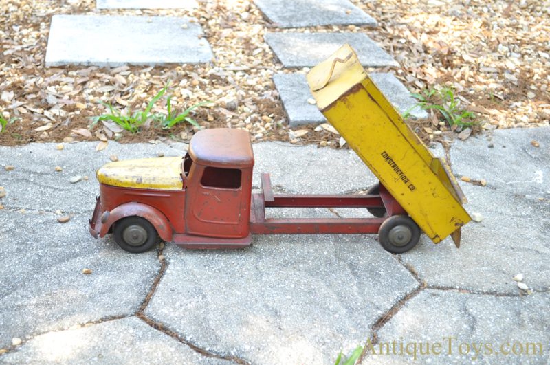 Structo Manufacturing Co. Pressed Steel Diamond T Construction Co. Dump Truck <FONT COLOR="ff000 ">*SOLD*</font> - Image 3