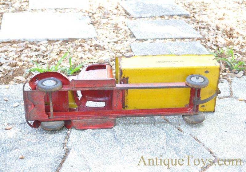 Structo Manufacturing Co. Pressed Steel Diamond T Construction Co. Dump Truck <FONT COLOR="ff000 ">*SOLD*</font> - Image 4