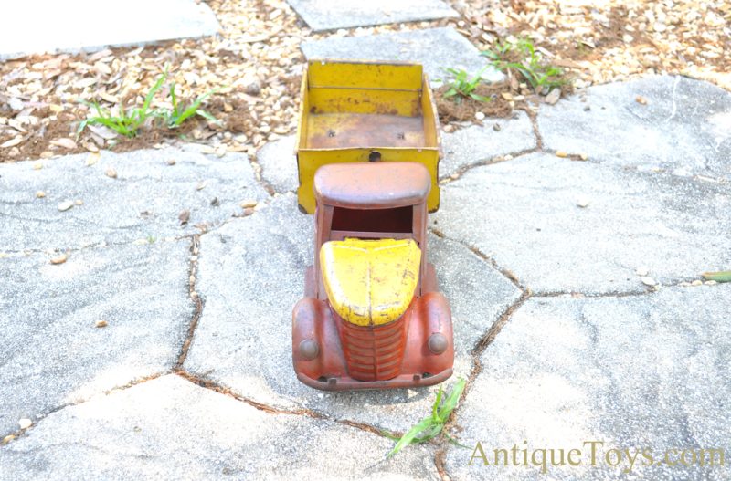 Structo Manufacturing Co. Pressed Steel Diamond T Construction Co. Dump Truck <FONT COLOR="ff000 ">*SOLD*</font> - Image 5