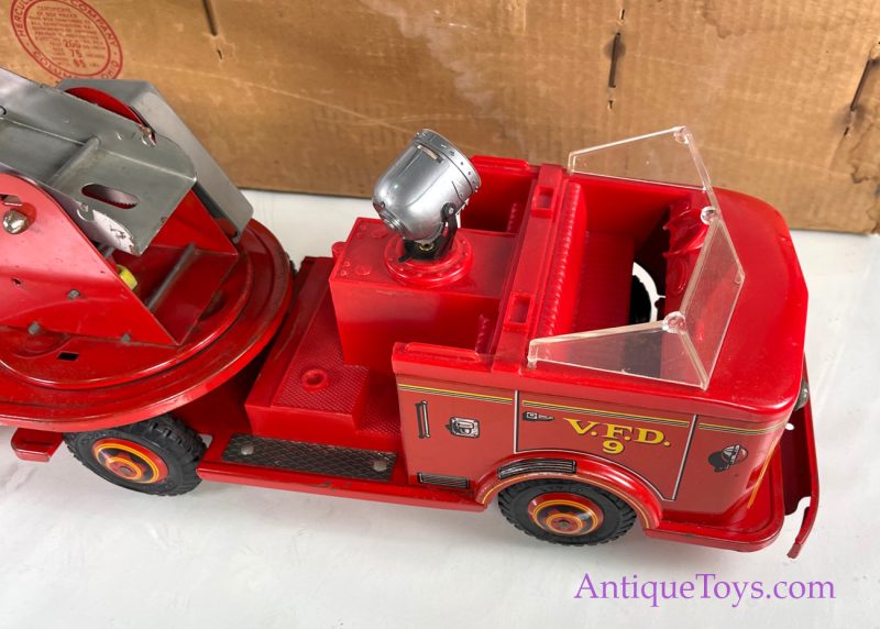 Marx Lithographed Pressed Steel Hook & Ladder Fire Truck in Box <FONT COLOR="ff000 ">*SOLD*</font> - Image 8