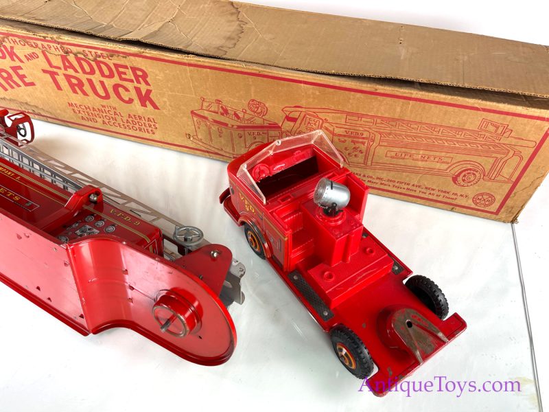 Marx Lithographed Pressed Steel Hook & Ladder Fire Truck in Box <FONT COLOR="ff000 ">*SOLD*</font> - Image 4