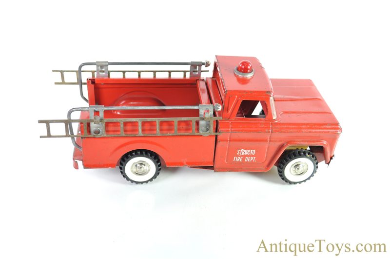 Structo Manufacturing Co. Pressed Steel Fire Dept. Fire Engine Ladder Truck <FONT COLOR="ff000 ">*SOLD*</font>