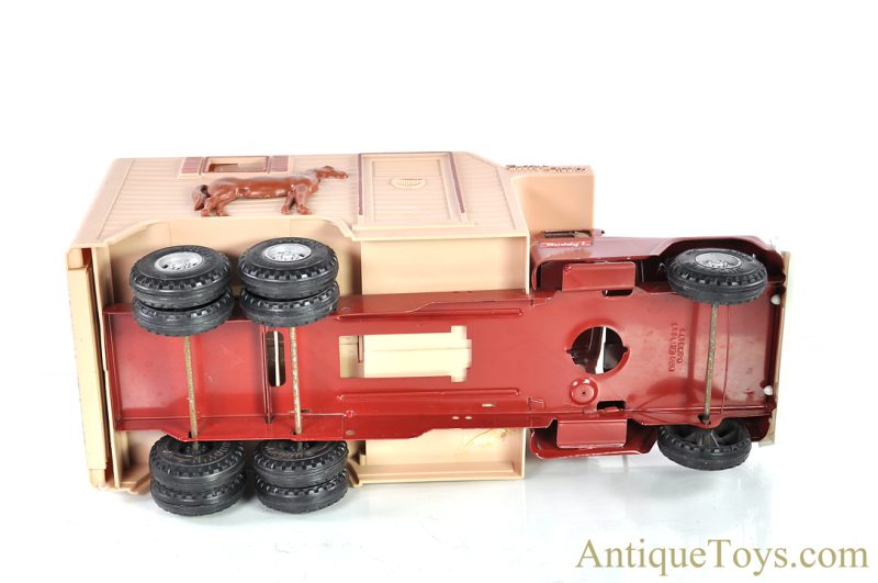 Buddy L Pressed Steel & Plastic Buddy L Stables Horse Trailer with Horses <FONT COLOR="ff000 ">*SOLD*</font> - Image 5