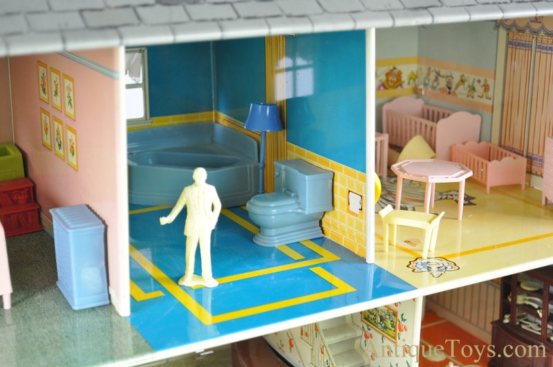 Marx Tin Lithographed Metal Suburban Colonial 2-Story Doll House <FONT COLOR="ff000 ">*SOLD*</font> - Image 5