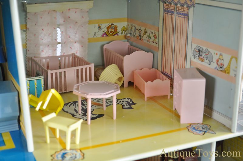 Marx Tin Lithographed Metal Suburban Colonial 2-Story Doll House <FONT COLOR="ff000 ">*SOLD*</font> - Image 7