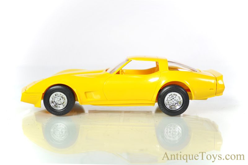 Promotional Plastic Scale Model 1980 Yellow Corvette in Box for Sale - Image 2