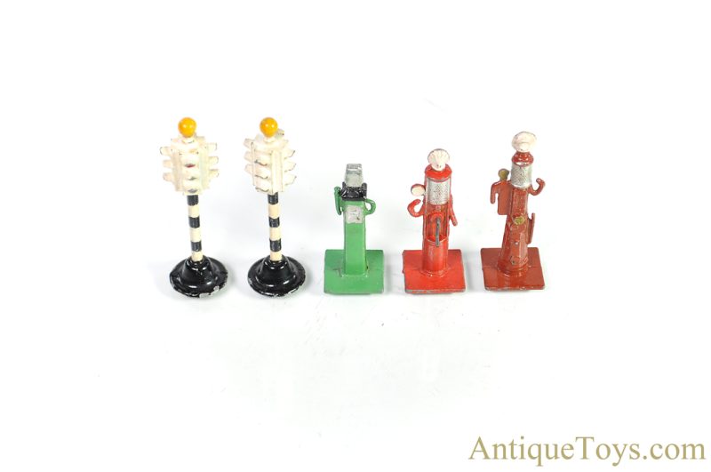 Meccano Ltd. Dinky Toys Miniature Model Accessory Set <FONT COLOR="ff000 ">*SOLD*</font>