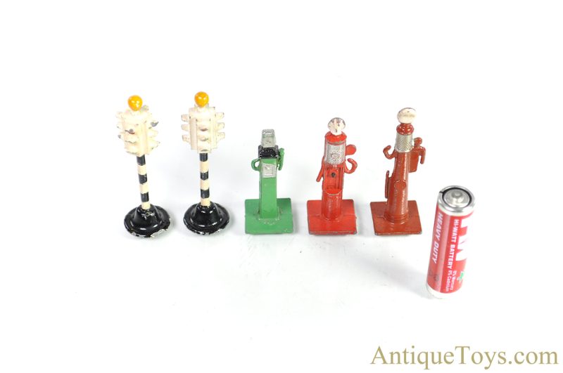 Meccano Ltd. Dinky Toys Miniature Model Accessory Set <FONT COLOR="ff000 ">*SOLD*</font> - Image 4
