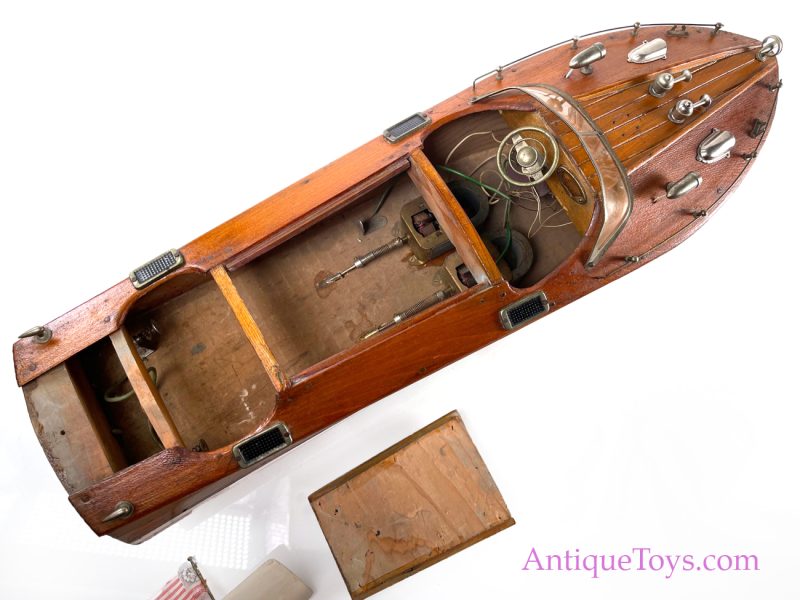 ITO Chris Craft Twin Propeller Speedboat <FONT COLOR="ff000 ">*SOLD*</font> - Image 12
