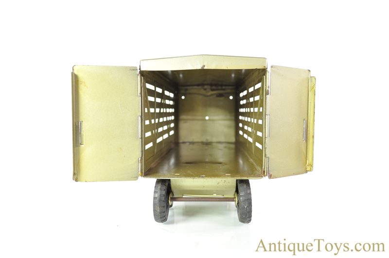 Structo Manufacturing Co. Pressed Steel "Structo Cattle Farms Inc." Cattle Truck <FONT COLOR="ff000 ">*SOLD*</font> - Image 7