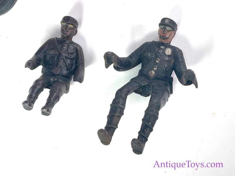 Hubley Cast Iron Indian Motorcycle with Cops <FONT COLOR="ff000 ">*SOLD*</font> - Image 2