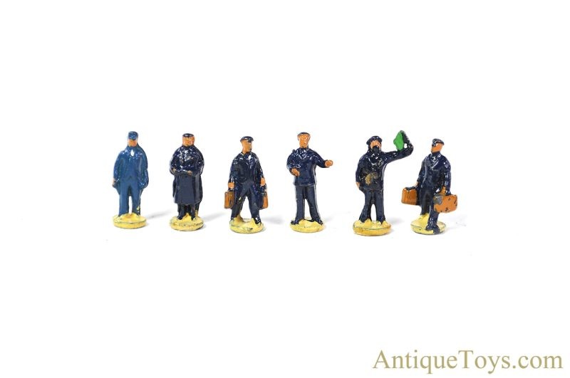 Meccano Ltd. Dinky Toys OO Gauge No. 1001 Miniature Figures for Model Railways "Station Staff" in Box for Sale - Image 4