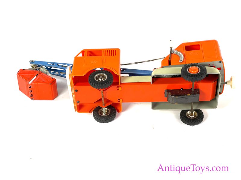 Gama Toys Tin Lithographed Crane Truck in Box Vintage Toy for Sale <FONT COLOR="ff000 ">*SOLD*</font> - Image 4
