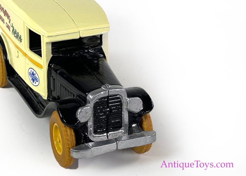 Arcade Toys Cast Iron Hathaway's International Van Toy <FONT COLOR="ff000 ">*SOLD*</font> - Image 4