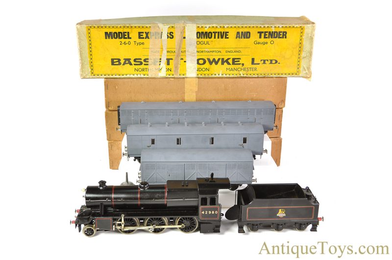 Bassett-Lowke O Gauge Steam 6660/0 L.N.E.R. 2-6-0 "Mogul" Model Express Locomotive and Tender with Train Cars in Box <FONT COLOR="ff000 ">*SOLD*</font>