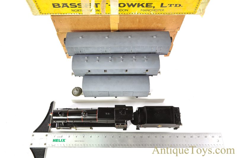 Bassett-Lowke O Gauge Steam 6660/0 L.N.E.R. 2-6-0 "Mogul" Model Express Locomotive and Tender with Train Cars in Box <FONT COLOR="ff000 ">*SOLD*</font> - Image 14
