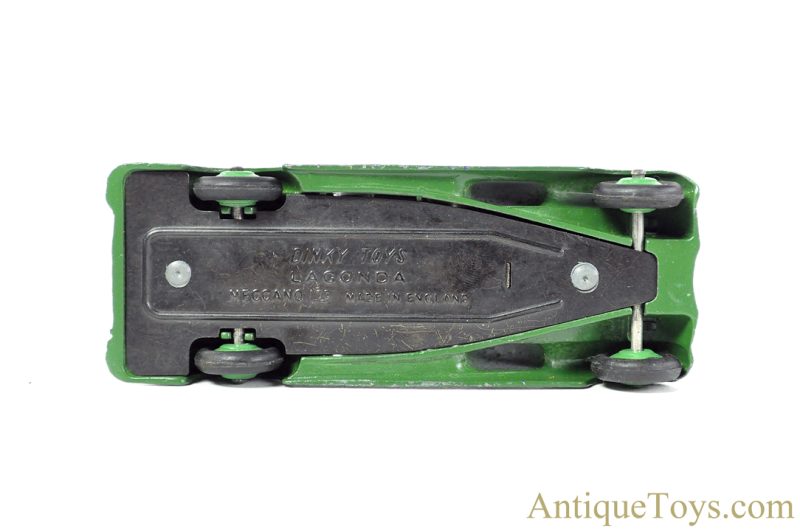 Meccano Ltd. Dinky Toys Diecast ca. 1940s #38C Lagonda Export Version Sports Coupe for Sale - Image 4