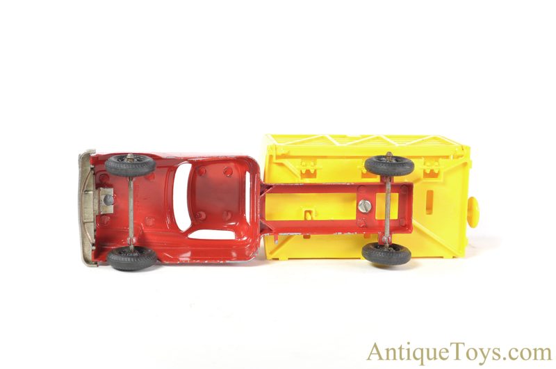 Hubley Toys Diecast and Plastic No. 361-59 Livestock Hauler <FONT COLOR="ff000 ">*SOLD*</font> - Image 5