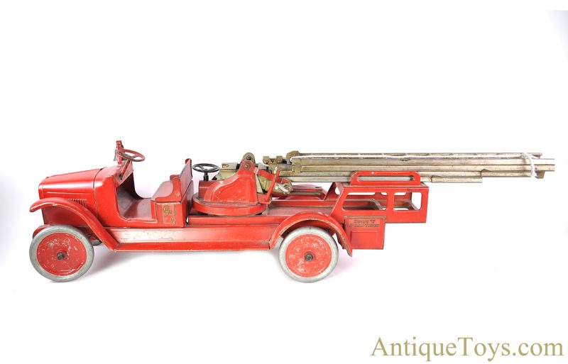 Buddy L Pressed Steel Fire Engine "CFD Buddy "L" Aerial Ladder" Fire Truck <FONT COLOR="ff000 ">*SOLD*</font> - Image 3