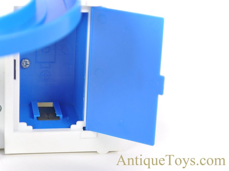 TPS Toplay, Ltd./Dah Yang (DY) Plastic Battery Operated "Playful Penguin Race" in Box <FONT COLOR="ff000 ">*SOLD*</font> - Image 7