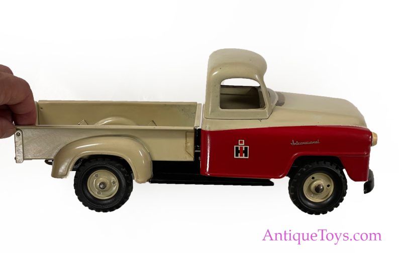 Eska Company Inc./Tru-Scale Pressed Steel International Harvester (IH) "International Pick-Up Truck" in Box <FONT COLOR="ff000 ">*SOLD*</font> - Image 3