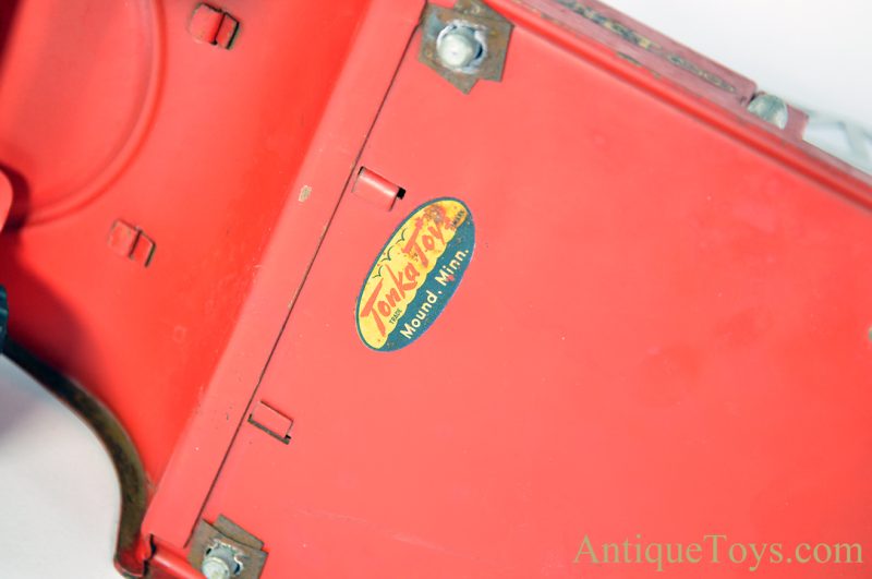 Tonka Pressed Steel T.F.D #5 Life Net Aerial Ladder Truck Fire Engine <FONT COLOR="ff000 ">*SOLD*</font> - Image 4