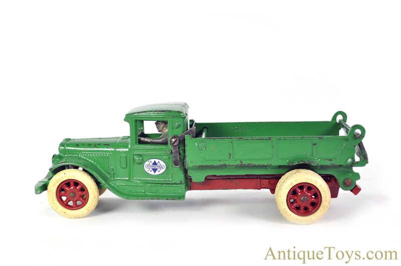 Arcade ca. 1930s Cast Iron No. 236 International Dump Truck for Sale <FONT COLOR="ff000 ">*SOLD*</font> - Image 2