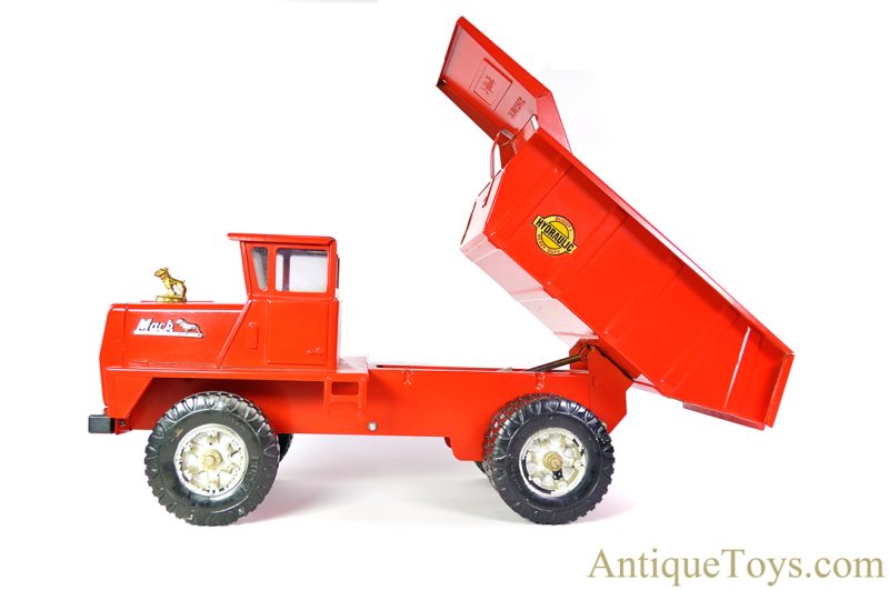 Buddy L Pressed Steel #5812 Heavy-Duty Hydraulic Mack Dump Truck <FONT COLOR="ff000 ">*SOLD*</font> - Image 2
