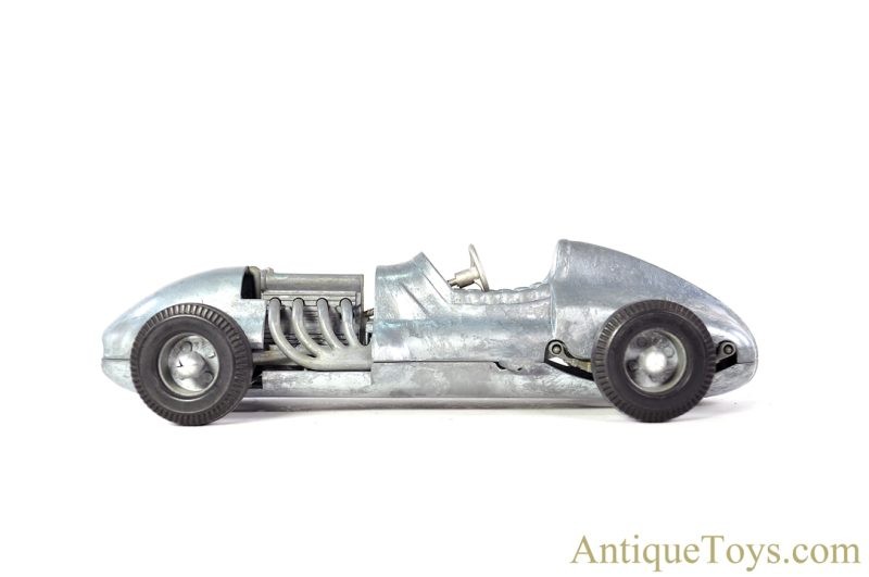 Hubley ca. 1950s #852K-300 Metal Model Kit Unpainted Indianapolis 500 Racer Kit Car <FONT COLOR="ff000 ">*SOLD*</font>