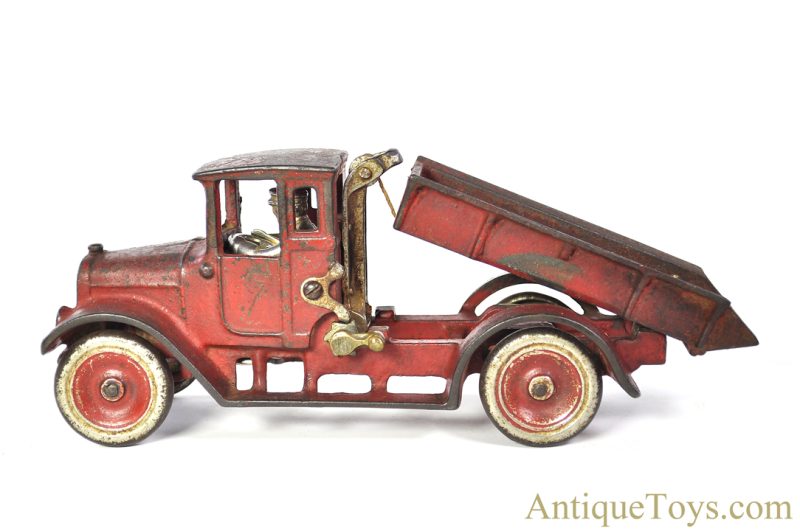 Arcade Cast Iron #211-R Red Baby International Harvester Dump Truck <FONT COLOR="ff000 ">*SOLD*</font> - Image 3