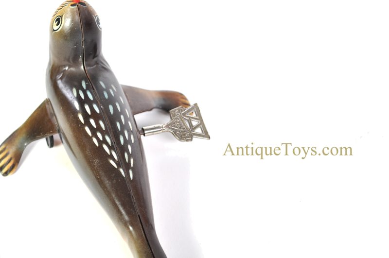Arnold Tin Lithographed Windup #940 "Phoque Jongleur" French Juggling Seal Toy in Box <FONT COLOR="ff000 ">*SOLD*</font> - Image 8