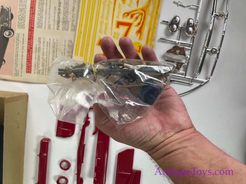 Ideal Toy Company (ITC) ca. 1960s Plastic "Thunderbird Motorized 3-in-1 Customized" Model Car in Box <FONT COLOR="ff000">*SOLD*</font> - Image 7
