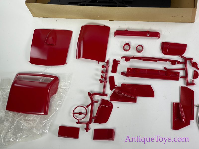 Ideal Toy Company (ITC) ca. 1960s Plastic "Thunderbird Motorized 3-in-1 Customized" Model Car in Box <FONT COLOR="ff000">*SOLD*</font> - Image 13