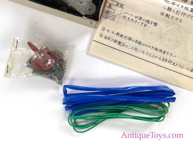 T.M.K. ca. 1960s Battery Operated Remote Controlled Wood Red China Scientific Model Toy R.C. Tank Kit in Box <FONT COLOR="ff000 ">*SOLD*</font> - Image 7