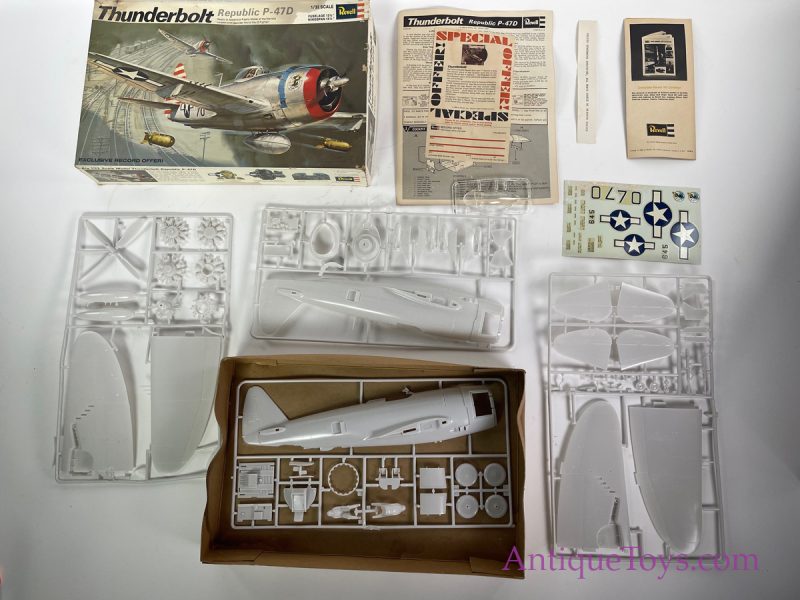 Revell, Inc. Plastic Official 1/32 Scale Model Thunderbolt Republic P-47D in Box for Sale - Image 4