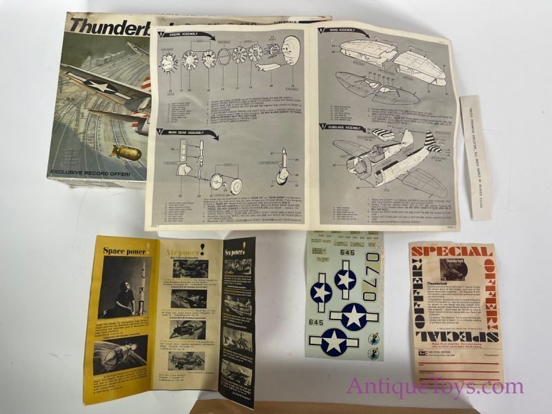 Revell, Inc. Plastic Official 1/32 Scale Model Thunderbolt Republic P-47D in Box for Sale - Image 9