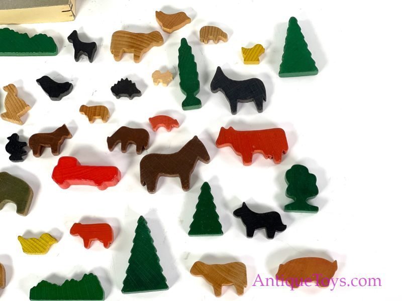 Vintage ca. 1960 Dutch Wooden Toy Figures for Sale - Image 5